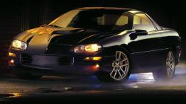 Chevrolet Camaro - przód - reflektory włączone