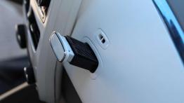 BMW i3 vs Renault Zoe - elektryzują miasto