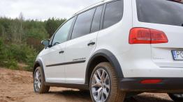 Volkswagen Cross Touran - z rodziną za miasto
