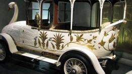 Brooke Swan Car - Dziwne kaczątko