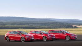 Opel Astra IV Hatchback 5d Facelifting BiTurbo - prawy bok