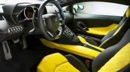 Lamborghini Aventador LP 720-4 50 Anniversario - widok ogólny wnętrza z przodu