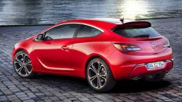 Opel Astra IV GTC BiTurbo - widok z tyłu