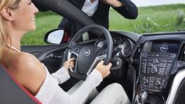 Opel Astra IV GTC BiTurbo - kokpit