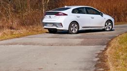 Hyundai Ioniq Electric - tanio i zwyczajnie nie znaczy nudno