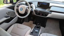 BMW i3 vs Renault Zoe - elektryzują miasto