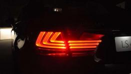 Lexus LS - poprzeczka nigdy nie jest dość wysoko