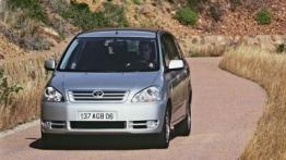 Toyota Avensis Verso - widok z przodu