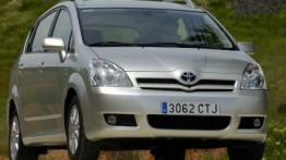 Toyota Corolla Verso - widok z przodu