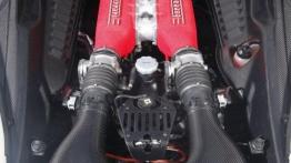 Ferrari 458 Italia Novitec Rosso - pokrywa silnika otwarta