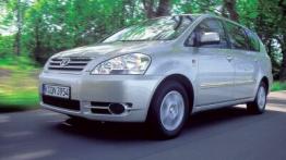 Toyota Avensis Verso - widok z przodu