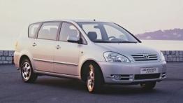 Toyota Avensis Verso - widok z przodu