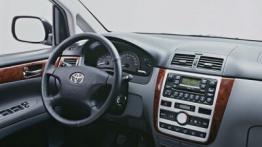 Toyota Avensis Verso - kokpit