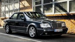 Zero litości, nawet w urodziny. Zobacz, jak niemieccy rywale zareagowali na 140-lecie Mercedesa