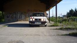 Volkswagen Golf II - galeria społeczności - przód - reflektory włączone