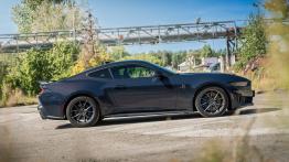 Ford Mustang Dark Horse  - prawy bok