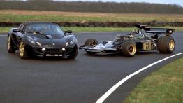 Lotus Elise - przód - reflektory włączone