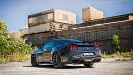 Ford Mustang Dark Horse  - widok z ty³u