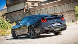 Ford Mustang Dark Horse  - widok z ty³u