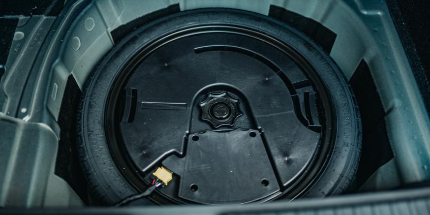 Koło zapasowe, dojazdówka czy zestaw naprawczy - co wybrać? Co ma najwięcej sensu?