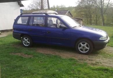 Opel Astra kombi 1,7TD niebieska