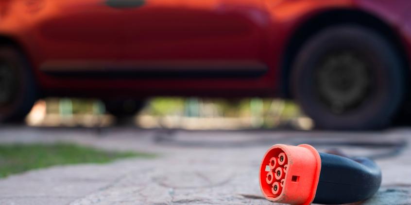 Złodzieje paraliżują elektromobilność w Europie. Fala kradzieży dotarła z Niemiec do Polski