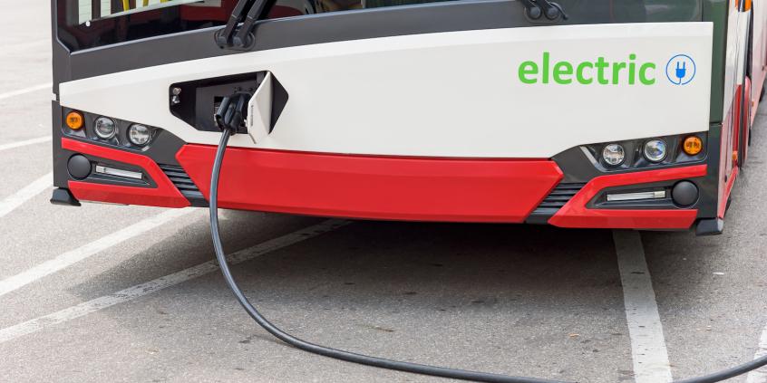 Prąd przegrał z zimą. Rozkład jazdy w Warszawie ratują stare, dobre diesle