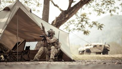 Chińskie samochody oficjalnie nie wjadą do jednostek wojskowych. Pekin mówi o "nadużywaniu bezpieczeństwa"