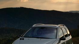 Peugeot 206 SW - przód - reflektory włączone