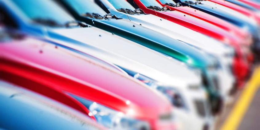 Podatek od nadmiarowej floty – czy puste przebiegi i parkingowe „staczaki” uderzą firmy po kieszeni?