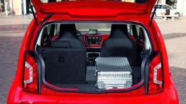Volkswagen up! - tylna kanapa złożona, widok z bagażnika