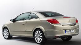 Opel Astra III TwinTop - widok z tyłu