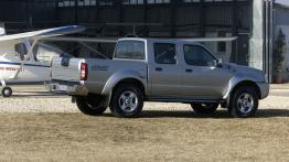Nissan Pickup - prawy bok