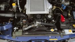 Nissan Pickup - maska otwarta