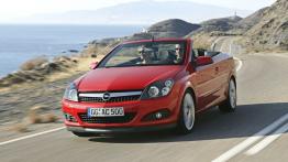 Opel Astra III TwinTop - widok z przodu