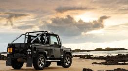 Land Rover Defender III Pick Up - widok z tyłu