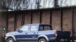 Nissan Pickup - lewy bok