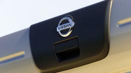 Nissan Pickup - tył - inne ujęcie