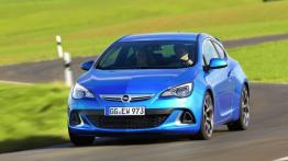 Opel Astra IV OPC - widok z przodu
