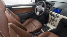 Opel Astra Twin Top OPC - kokpit