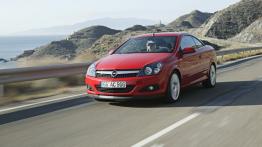 Opel Astra Twin Top OPC - widok z przodu
