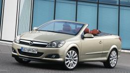 Opel Astra Twin Top OPC - widok z przodu