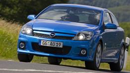 Opel Astra OPC - widok z przodu