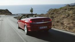 Opel Astra Twin Top OPC - widok z tyłu