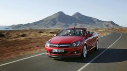 Opel Astra Twin Top OPC - widok z przodu