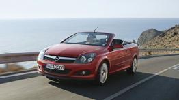 Opel Astra Twin Top OPC - widok z przodu