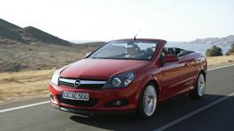 Opel Astra Twin Top OPC - widok z przodu