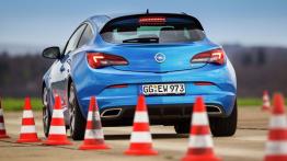 Opel Astra IV OPC - widok z tyłu