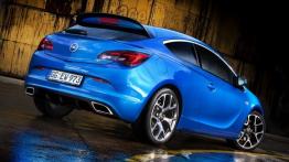 Opel Astra IV OPC - widok z tyłu