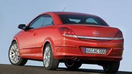 Opel Astra Twin Top OPC - widok z tyłu